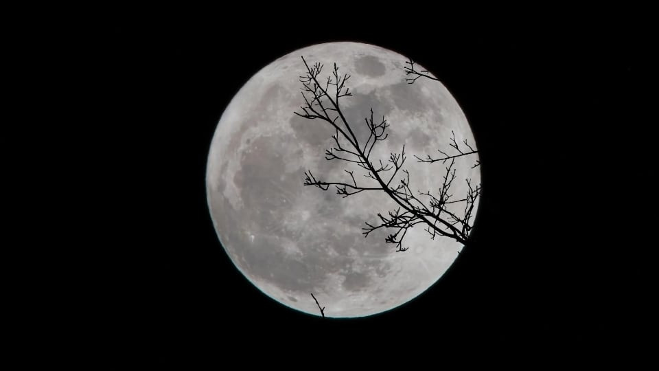 the-moon-der-Mond-la-lune.jpg
