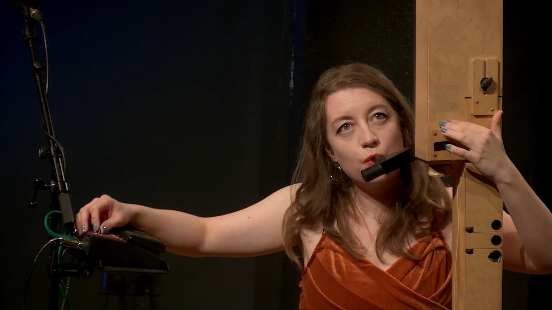 Vier keer nieuw_03_Sarah Jeffery_Whistle Tone thumbnail
